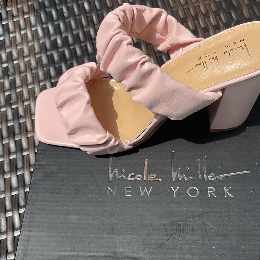 Nicole Miller NWT block healed Sandals